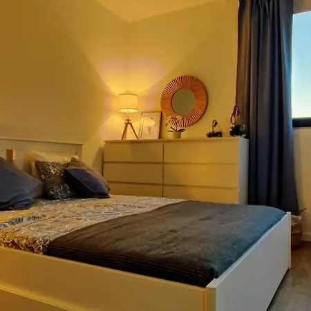 Stylish And Elegant - View And Location In Downton