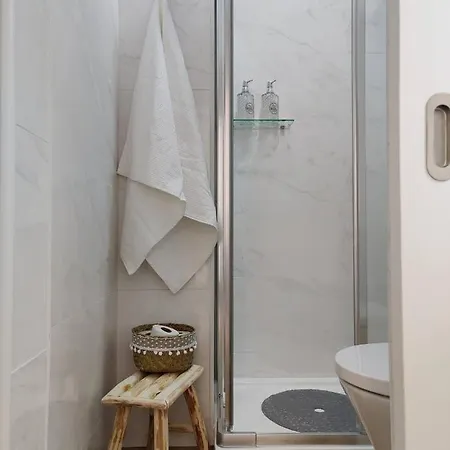 Stylish And Elegant - View And Location In Downton *