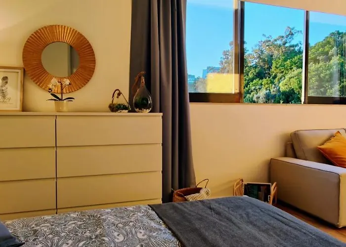 Stylish And Elegant - View And Location In Downton דירה *