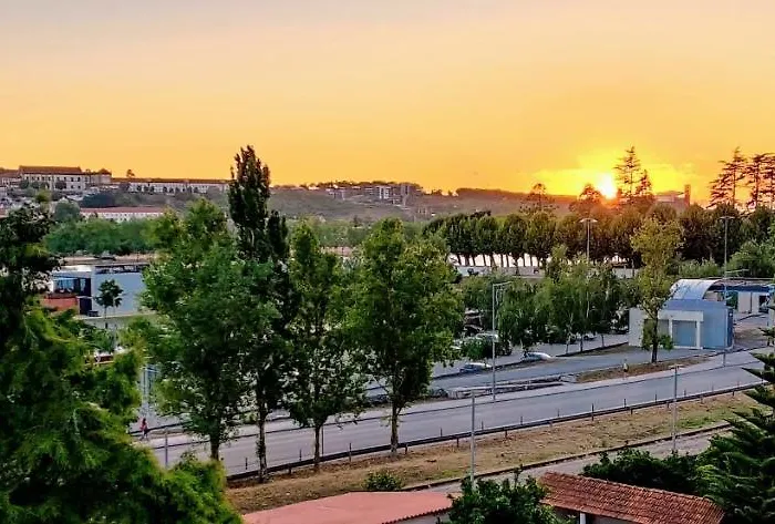 Stylish And Elegant - View And Location In Downton דירה קוימברה