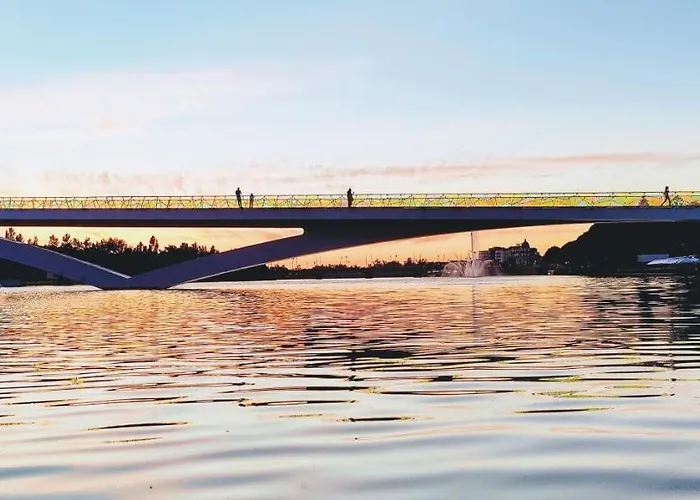 Stylish And Elegant - View And Location In Downton *