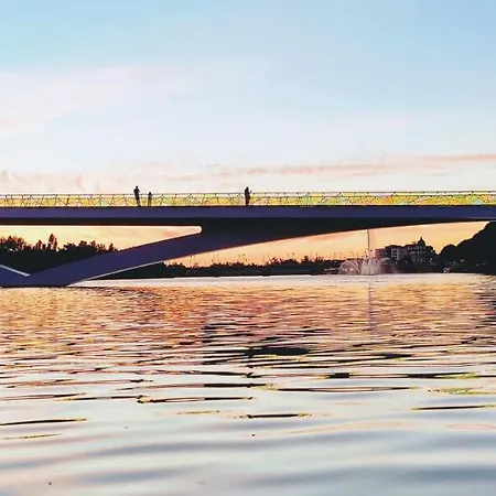 Stylish And Elegant - View And Location In Downton *