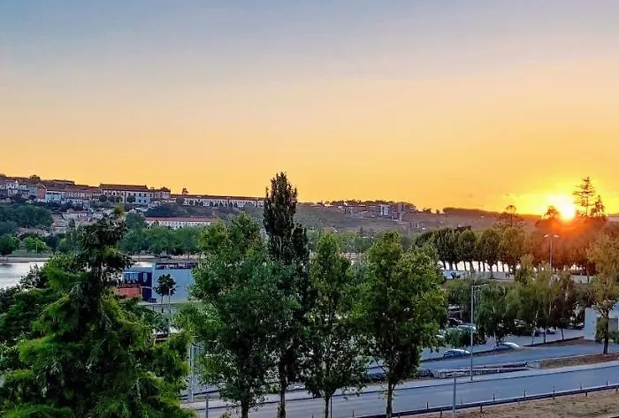 Stylish And Elegant - View And Location In Downton Daire Coimbra