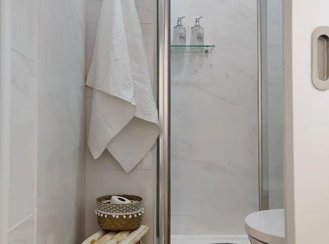 Stylish And Elegant - View And Location In Downton *
